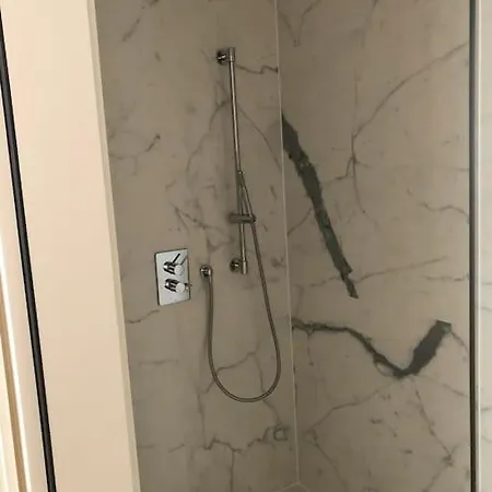 Imperial Living In Apartment *
