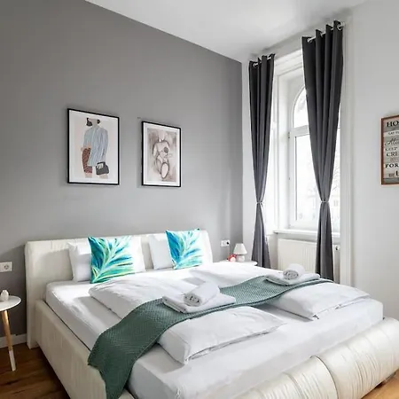 Cool 1br Near Metro & Center By Hm Appartamento