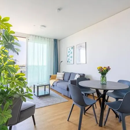 Hm • Modern 1br Vista At Danube *