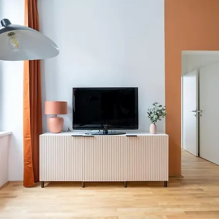 Apartment Artful 1br Suite, Nearby By Hm
