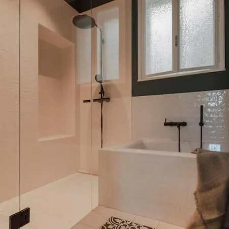 Viennese Jewel I 120 M² I Quiet Area Vienna