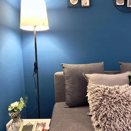 Design 3 Bedroom Near Main Train Station Apartment