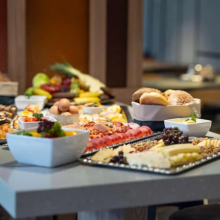 Hotel Novotel Donau 4*