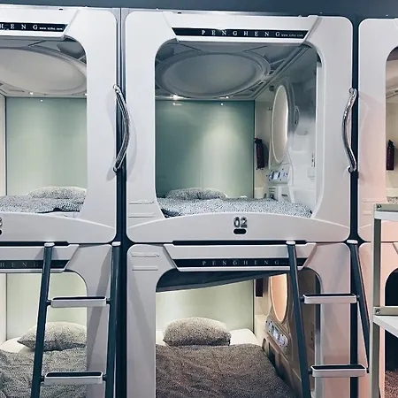 Kapselhotel Spaceone A2 - Shared *