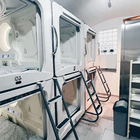 Kapselhotel Spaceone A2 - Shared Wien
