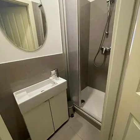 Cozy-5-person In 5 Apartment