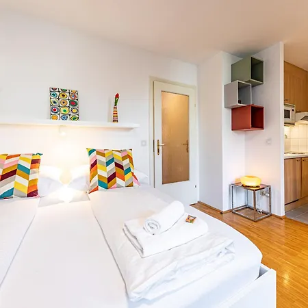 Calm & Connected By Jr Apartment