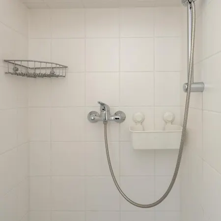 Zimmer 1230 * Bécs