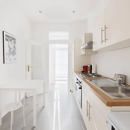 Modern - Netflix 2 Bedroom Vienna