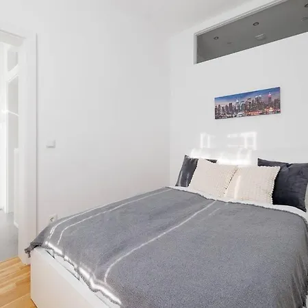 Modern - Netflix 2 Bedroom Apartment
