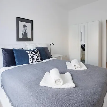 Modern - Netflix 2 Bedroom *
