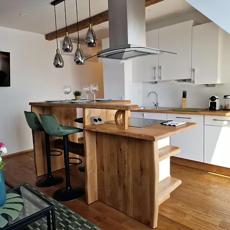Newly Renovated 3 Bedroom With Ac And Bath Tub *