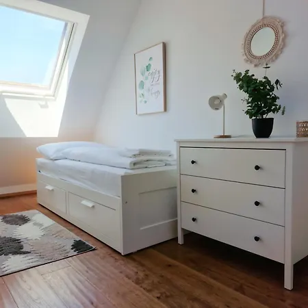 Apartment Newly Renovated 3 Bedroom With Ac And Bath Tub *