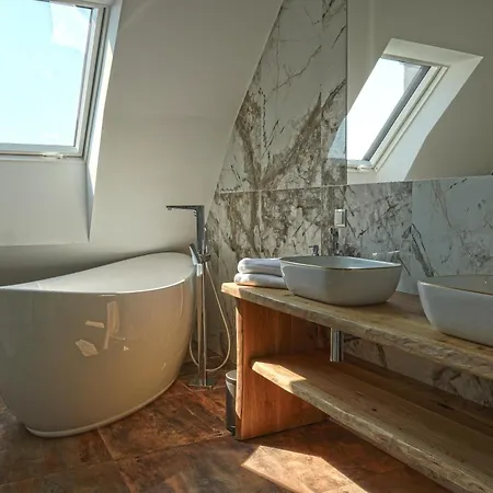 Newly Renovated 3 Bedroom With Ac And Bath Tub
