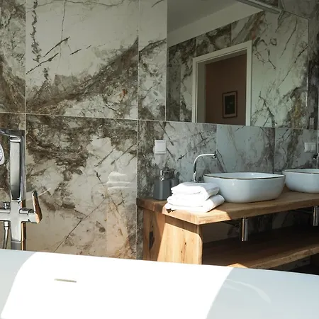 Newly Renovated 3 Bedroom With Ac And Bath Tub Apartment Vienna