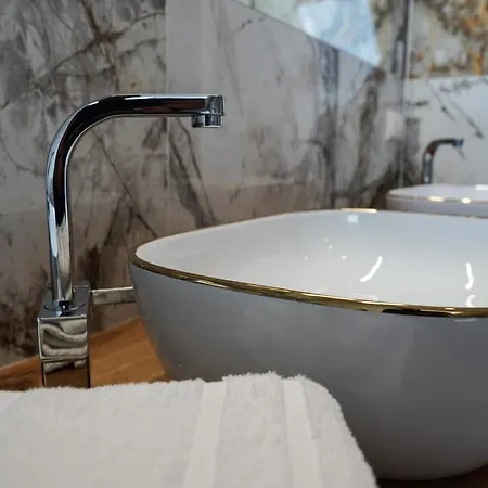 Newly Renovated 3 Bedroom With Ac And Bath Tub Apartment Vienna