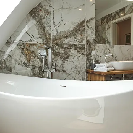 Newly Renovated 3 Bedroom With Ac And Bath Tub Apartment Vienna