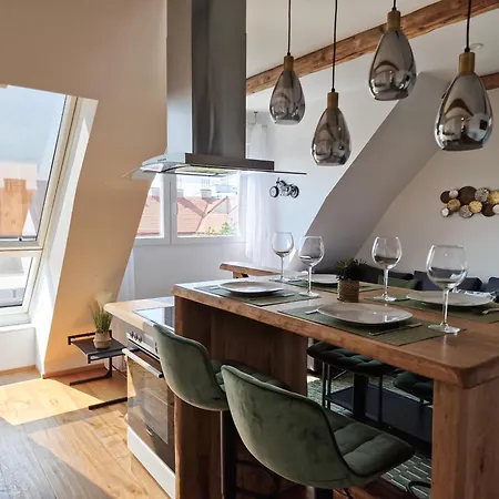 Apartment Newly Renovated 3 Bedroom With Ac And Bath Tub *