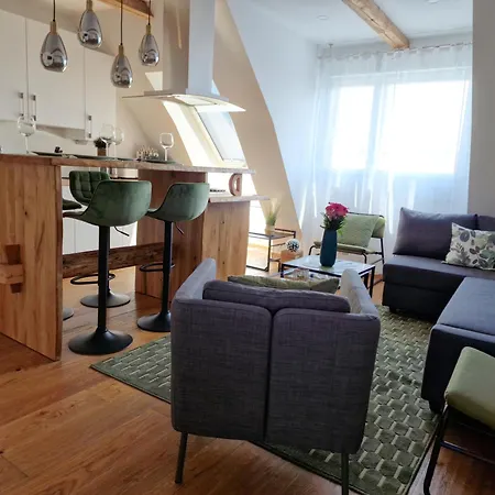 Apartment Newly Renovated 3 Bedroom With Ac And Bath Tub *