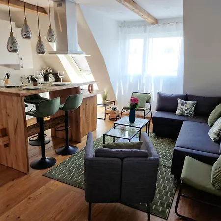 Newly Renovated 3 Bedroom With Ac And Bath Tub