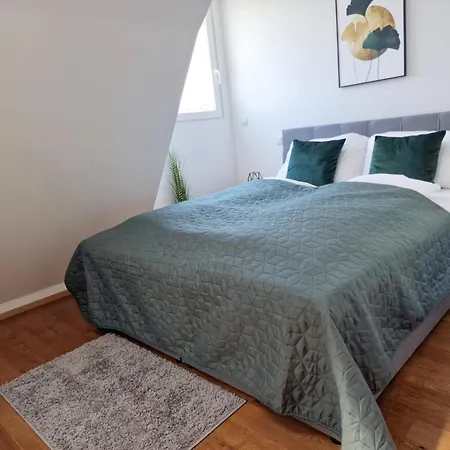 Apartment Newly Renovated 3 Bedroom With Ac And Bath Tub