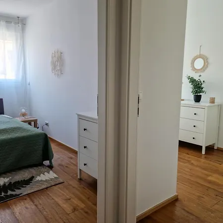 Newly Renovated 3 Bedroom With Ac And Bath Tub *