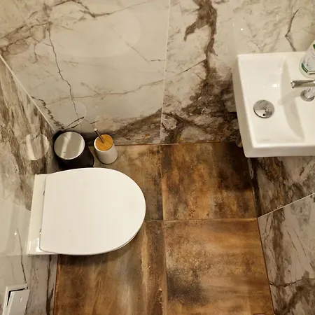 Newly Renovated 3 Bedroom With Ac And Bath Tub