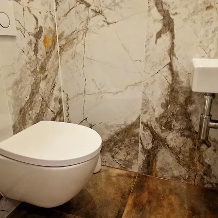 Newly Renovated 3 Bedroom With Ac And Bath Tub