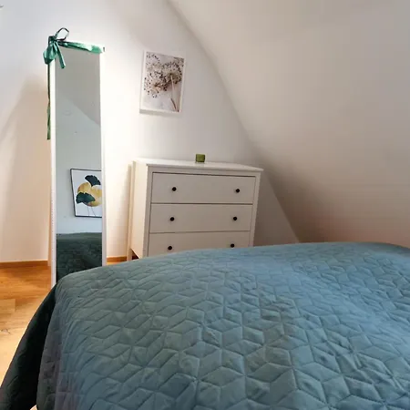 Newly Renovated 3 Bedroom With Ac And Bath Tub Apartment *