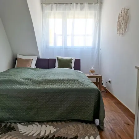 Apartment Newly Renovated 3 Bedroom With Ac And Bath Tub