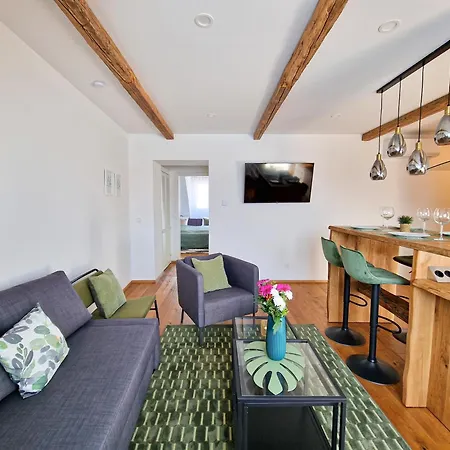 Newly Renovated 3 Bedroom With Ac And Bath Tub