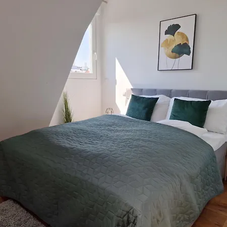 Newly Renovated 3 Bedroom With Ac And Bath Tub