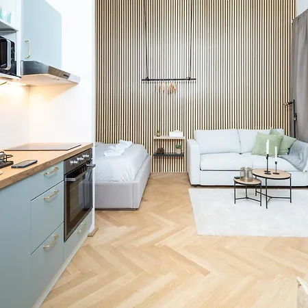 Apartment Charming Retreat Walking Distance From Town Centre *