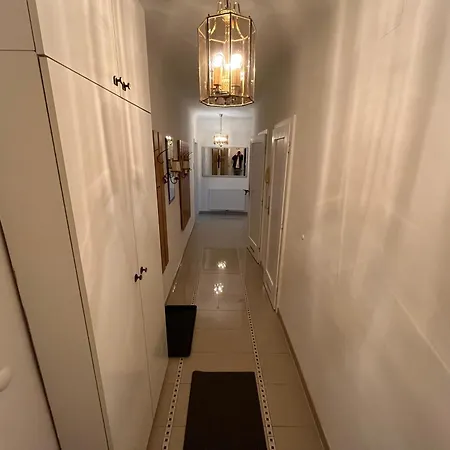 Elegant Viennese Apt 15 Min To Center Apartment *