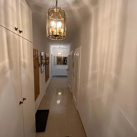 Elegant Viennese Apt 15 Min To Center Apartment *