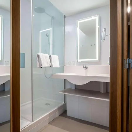 Novotel City Hotel 4*