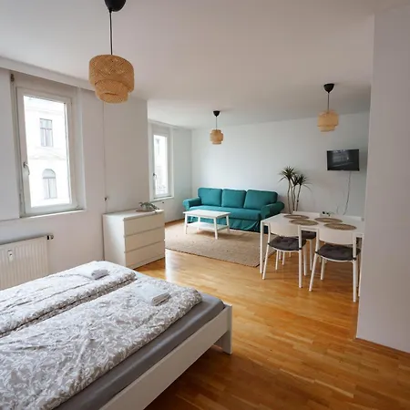 Living - Lerchenfelder Straße *