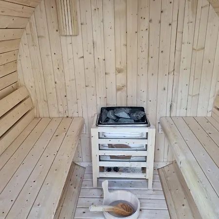 Villa With Private Sauna And Jacuzzi, 8 Min From Schloss Schoebrunn