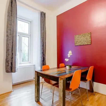 Exclusive Center Apartment