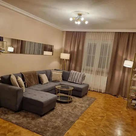 With Private Sauna And Jacuzzi, 8 Min From Schloss Schoebrunn Vienna