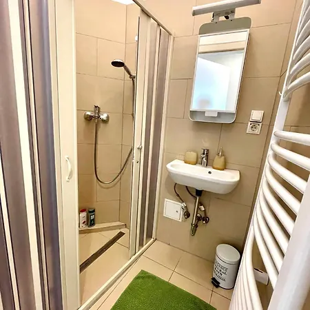 Apartment And Simple To Reach *