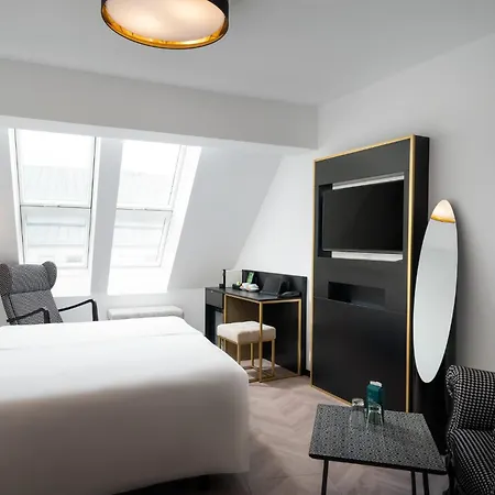 Elaya Center Hotel