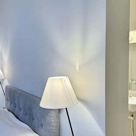 Stunning In Center Apartment *