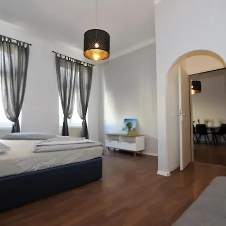 Imperial Flats Apartment *