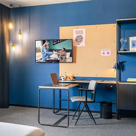 The Social Hub 4*
