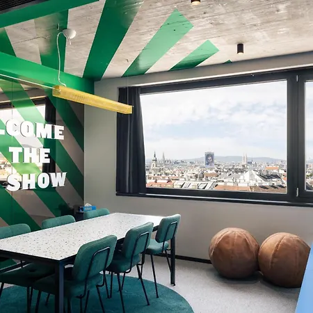 The Social Hub 4*