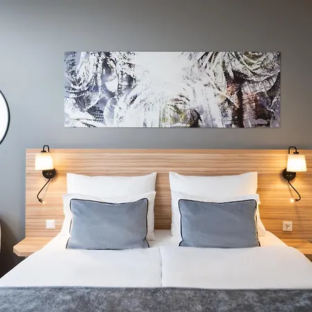 Hotel Leonardo Hauptbahnhof 4*