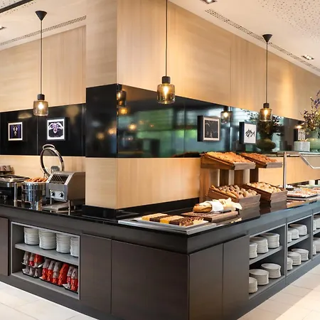 Hotel Leonardo Hauptbahnhof 4*
