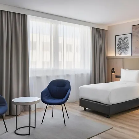 Aparthotel By Marriott East
