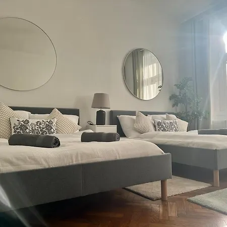 Spacious Apartment, 3 Min To U1 Reumannplatz *